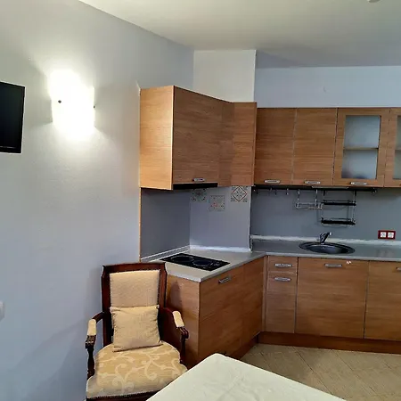 Tiny In Regina Mare Carevo